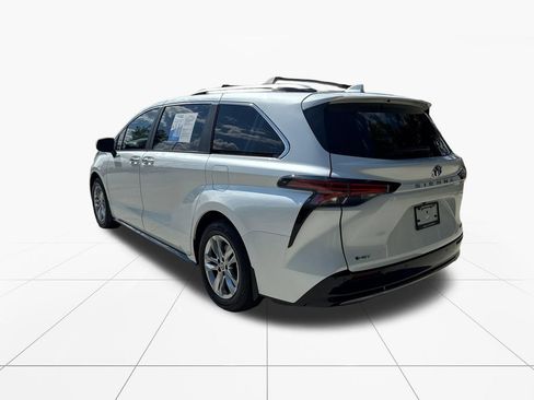 Used 2025 Toyota Sienna Limited FWD image 6