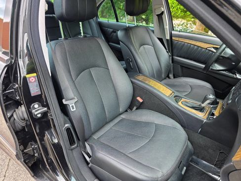 Used 2008 Mercedes-Benz E 550 Sedan image 35