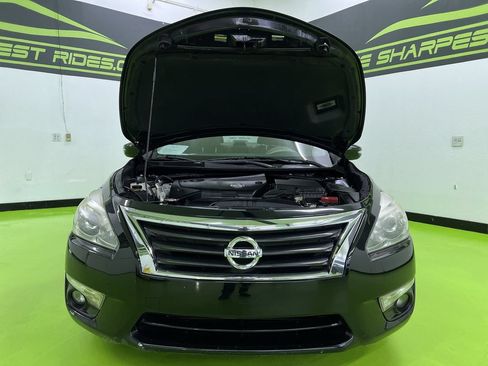Used 2015 Nissan Altima 2.5 SL w/ Technology Package FWD image 4