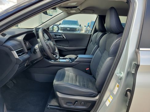 Used 2025 Mitsubishi Outlander SE FWD image 11