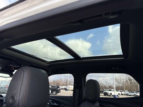 Used 2023 Chevrolet TrailBlazer RS w/ Sun and Liftgate Package image 29