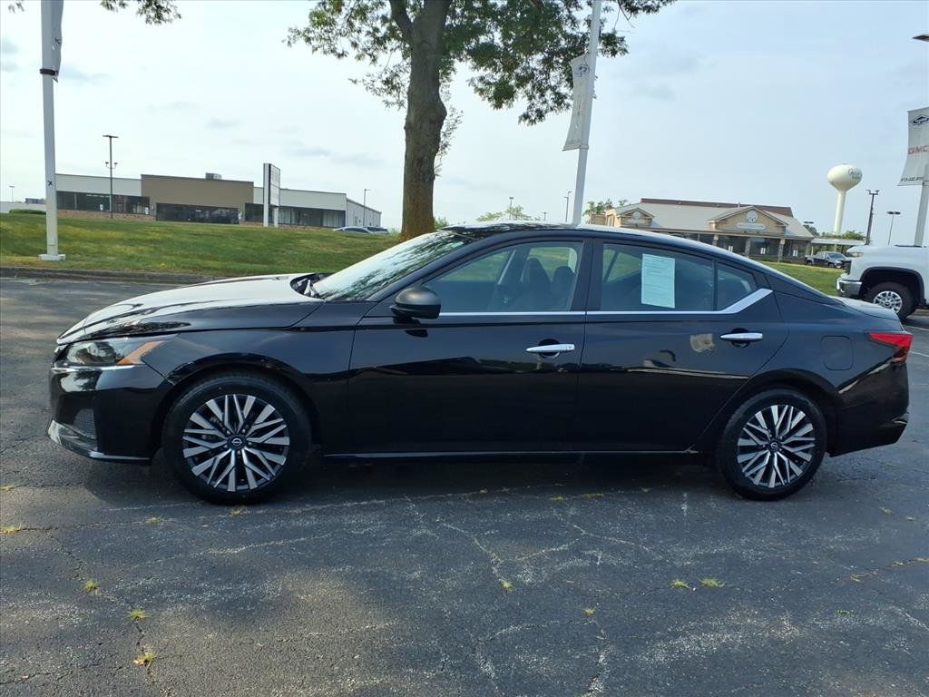 Used 2025 Nissan Altima 2.5 SV FWD image 4