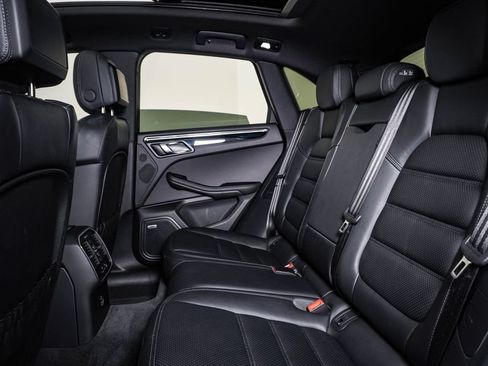 Certified 2026 Porsche Macan AWD/4WD image 17