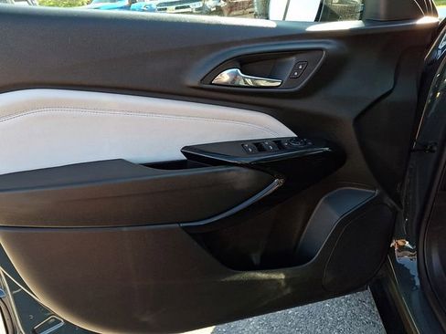 Certified 2025 Chevrolet Trax LT FWD image 13