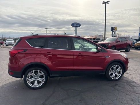 Used 2019 Ford Escape Titanium image 4