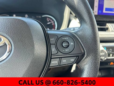 Used 2025 Toyota RAV4 XLE AWD/4WD image 12