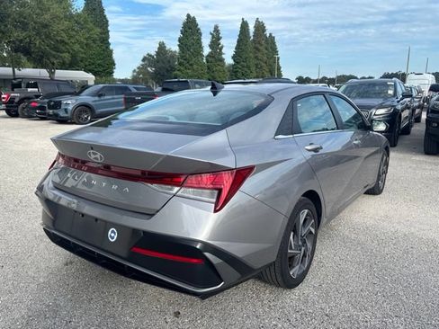 Used 2025 Hyundai Elantra SEL FWD image 5