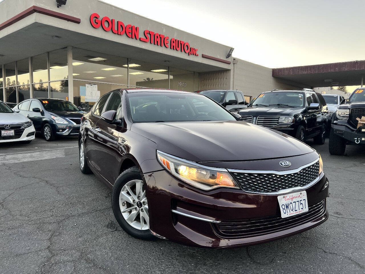 Used 2018 Kia Optima LX FWD image 2