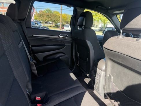 Used 2018 Jeep Grand Cherokee Laredo image 26