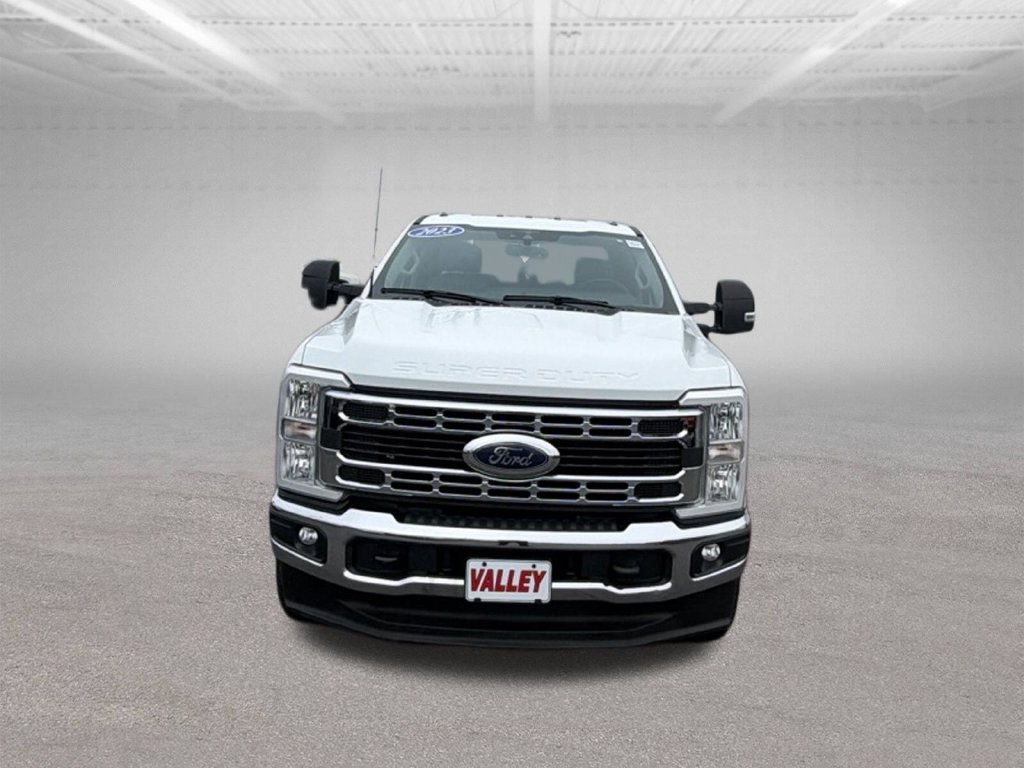 Used 2023 Ford F250 XLT AWD/4WD image 3