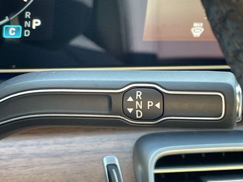 Certified 2025 Mercedes-Benz GLS 580 4MATIC image 31