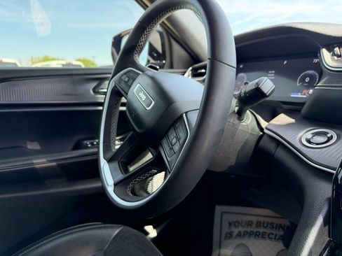 Used 2023 Jeep Grand Cherokee Altitude AWD/4WD image 17