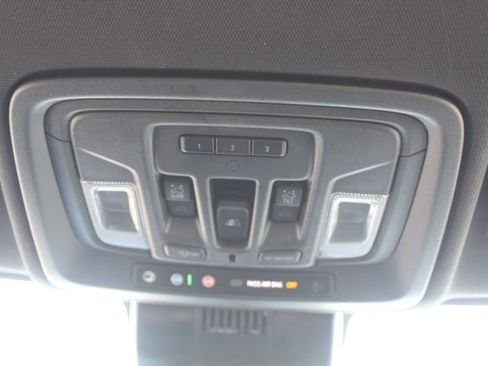 Used 2025 GMC Sierra 2500 AT4 w/ AT4 Premium Plus Package AWD/4WD image 36