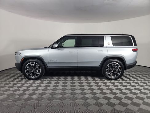 Used 2025 Rivian R1S Adventure Dual AWD/4WD image 2