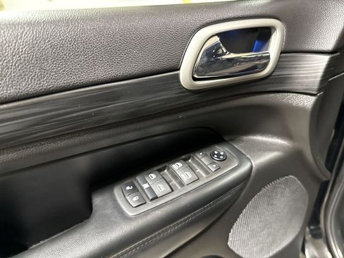 Used 2021 Jeep Grand Cherokee Laredo w/ Security & Convenience Group AWD/4WD image 20