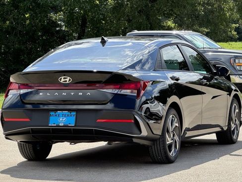 New 2025 Hyundai Elantra Sport image 10