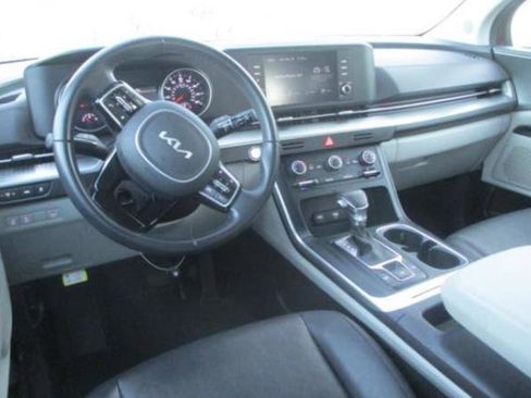 Certified 2024 Kia Carnival LX image 11