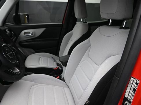 Used 2022 Jeep Renegade Latitude image 8