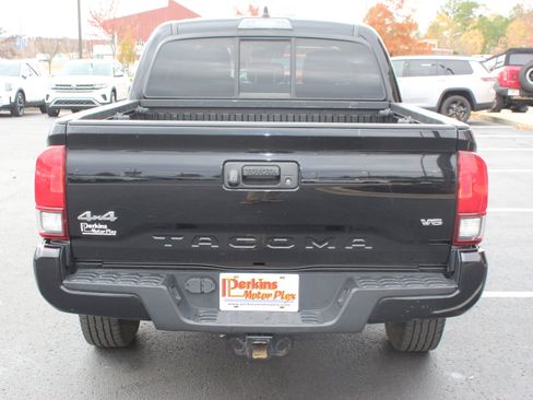 Used 2020 Toyota Tacoma SR image 7