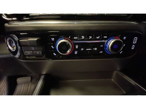 Used 2024 GMC Sierra 1500 SLT w/ SLT Premium Plus Package AWD/4WD image 14