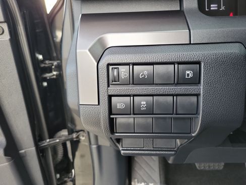 Used 2025 Toyota 4Runner SR5 AWD/4WD image 29