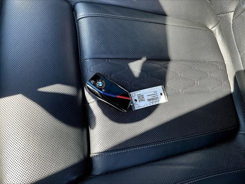 Used 2025 BMW X7 M60i AWD/4WD image 32