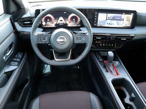 New 2025 Nissan Kicks SR image 11