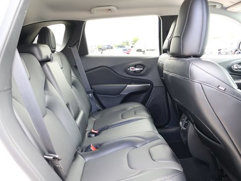 Used 2022 Jeep Cherokee Latitude Lux AWD/4WD image 11
