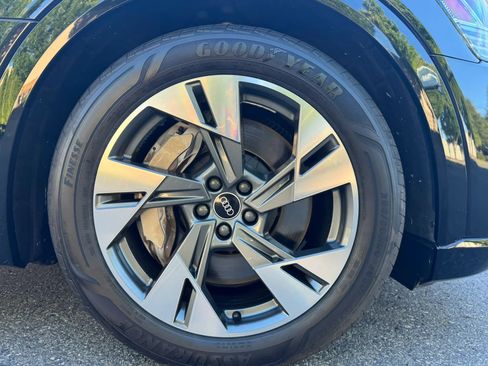 Used 2022 Audi e-tron Premium AWD/4WD image 18