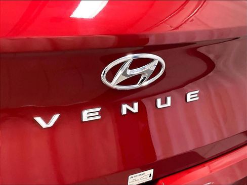 Used 2024 Hyundai Venue Limited image 29