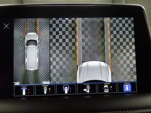 Used 2024 GMC Yukon XL SLT image 17