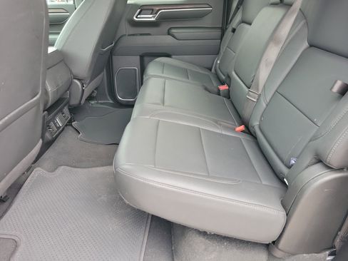 Used 2025 GMC Sierra 1500 SLT RWD image 8