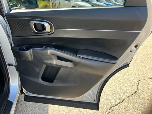 Used 2022 Kia Sorento S image 22