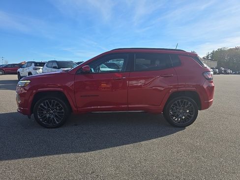 Certified 2022 Jeep Compass Limited w/ (RED) Package image 4