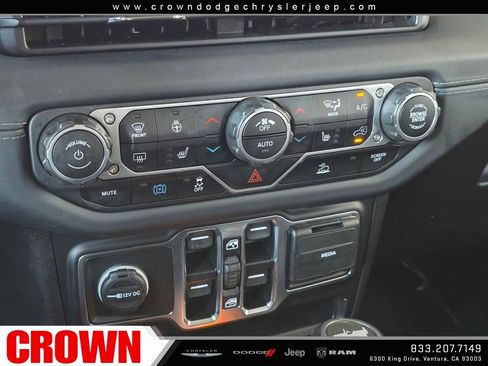 Used 2024 Jeep Wrangler Unlimited Sahara image 28