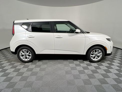 Used 2025 Kia Soul LX w/ LX Technology Package FWD image 2