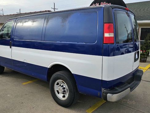 Used 2013 Chevrolet Express 2500 image 2