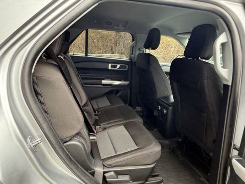 Used 2022 Ford Explorer XLT AWD/4WD image 28