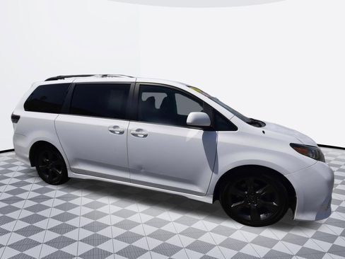Used 2011 Toyota Sienna SE w/ Preferred Pkg FWD image 3