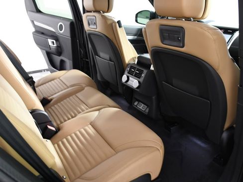 Certified 2025 Land Rover Discovery Dynamic SE AWD/4WD image 23