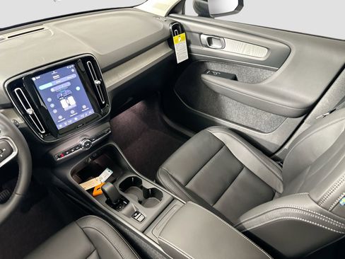 New 2026 Volvo XC40 B5 Core image 24