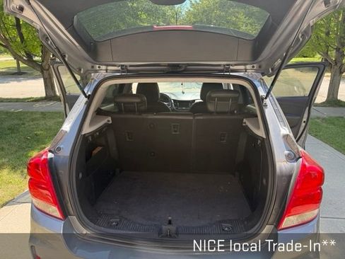 Used 2020 Chevrolet Trax LT w/ LT Convenience Package FWD image 10