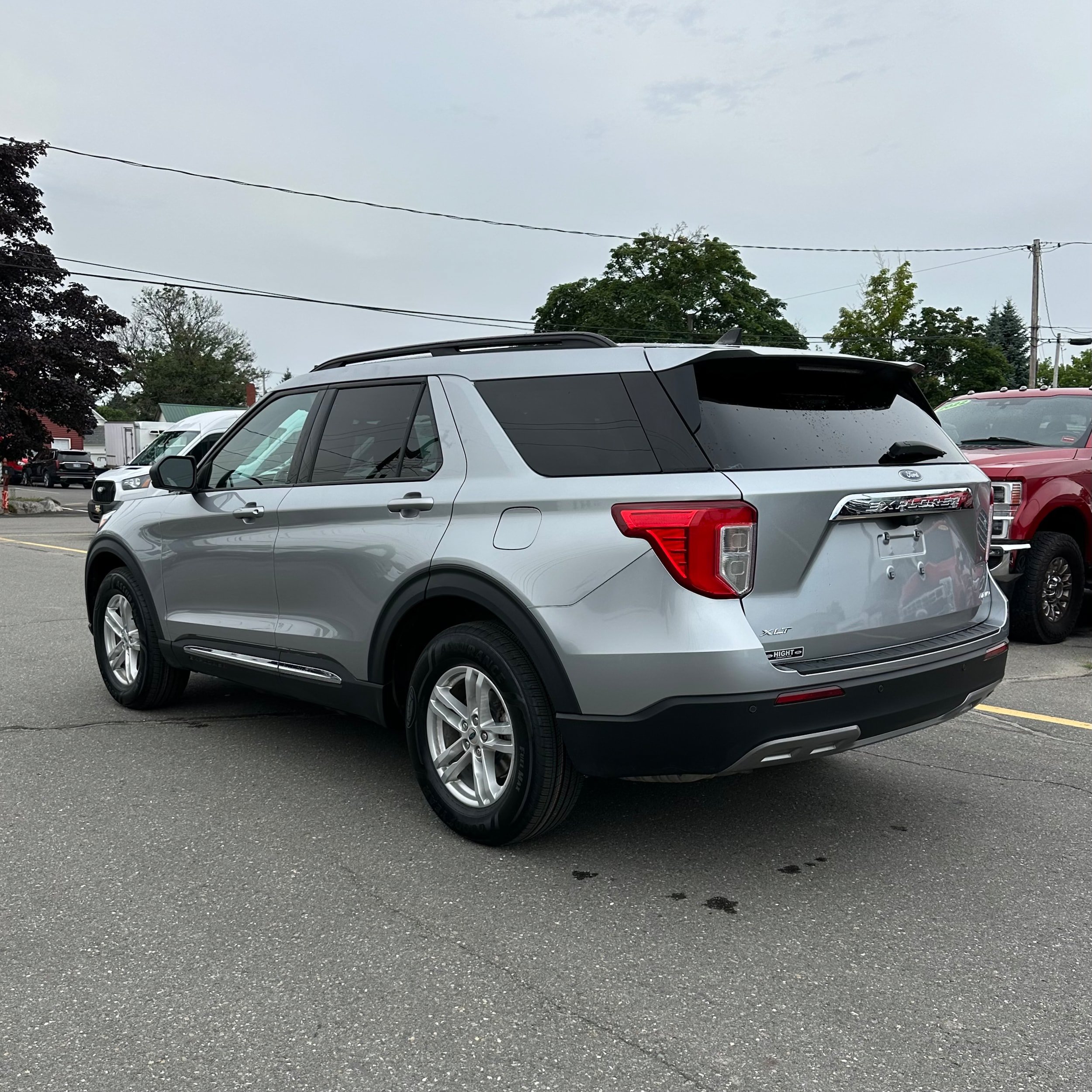 Used 2023 Ford Explorer XLT w/ Equipment Group 202A AWD/4WD image 5