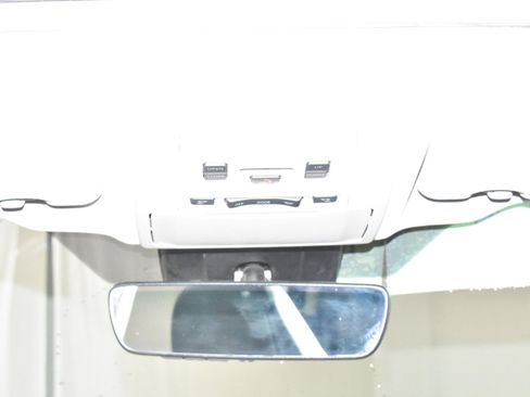Used 2025 Toyota Highlander XLE FWD image 33