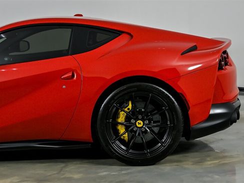 Used 2018 Ferrari 812 Superfast RWD image 8