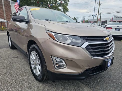 Used 2019 Chevrolet Equinox LS w/ LS Convenience Package FWD image 3