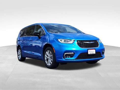 New 2026 Chrysler Pacifica Select AWD/4WD image 3