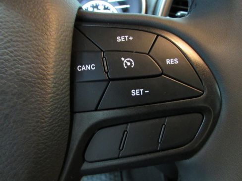Used 2022 Jeep Cherokee Trailhawk AWD/4WD image 25