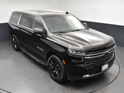 Used 2023 Chevrolet Suburban LT w/ Luxury Package AWD/4WD image 18