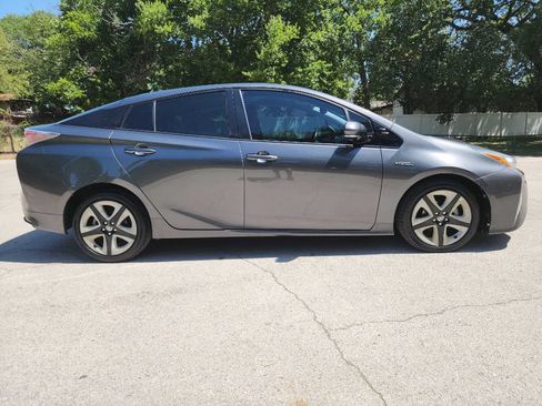 Used 2016 Toyota Prius Four Touring FWD image 9